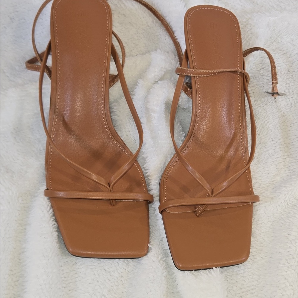 Elegant Tan Strappy Sandals